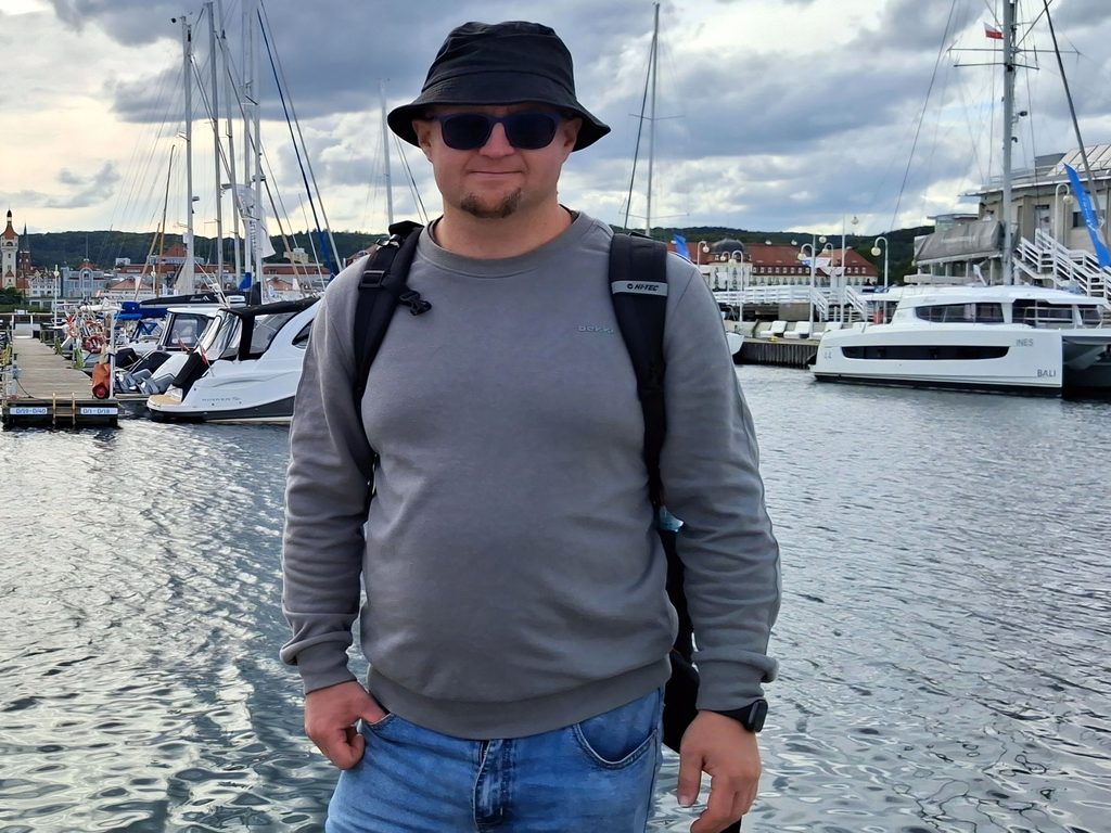 Paweł Świętochowski w Sopocie, ładujący baterie do kolejnych wyzwań copywritingowych.